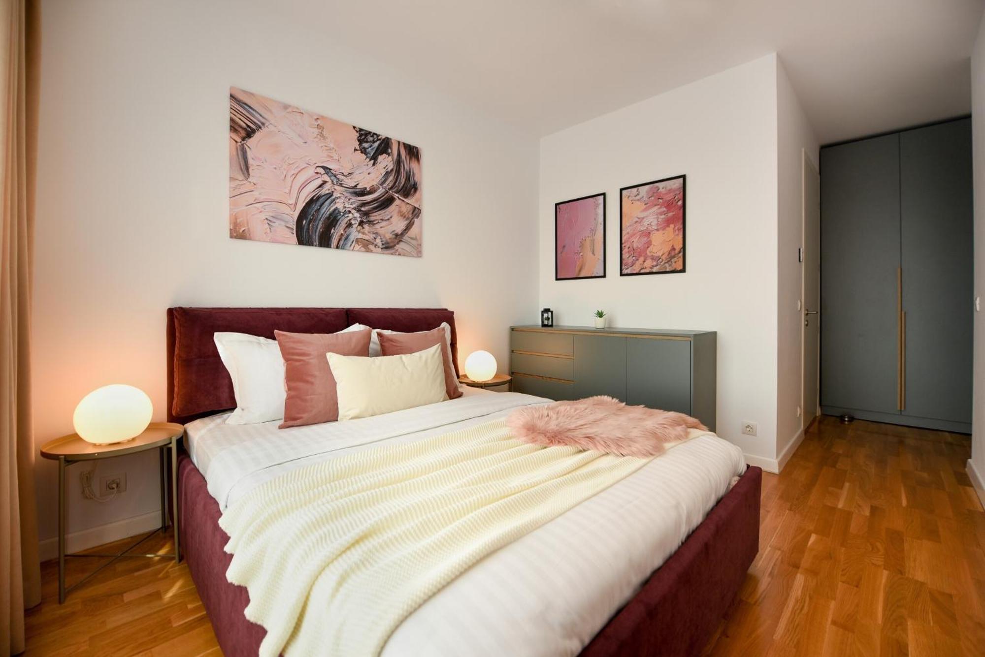 Apartament Ultimate Living Experience - Modern & Free Parking Near Romexpo Bucureşti