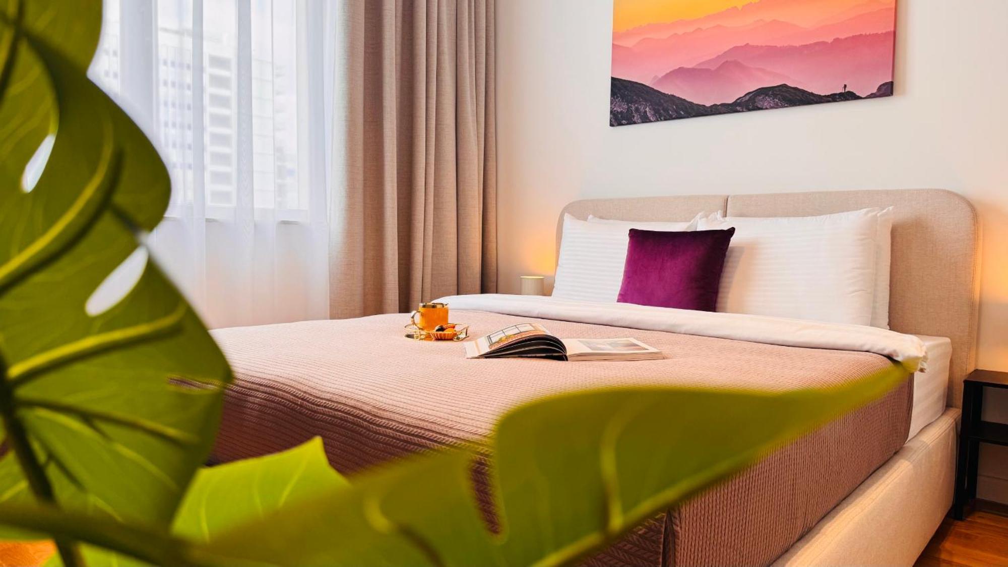 Ultimate Living Experience - Modern & Free Parking Near Romexpo *