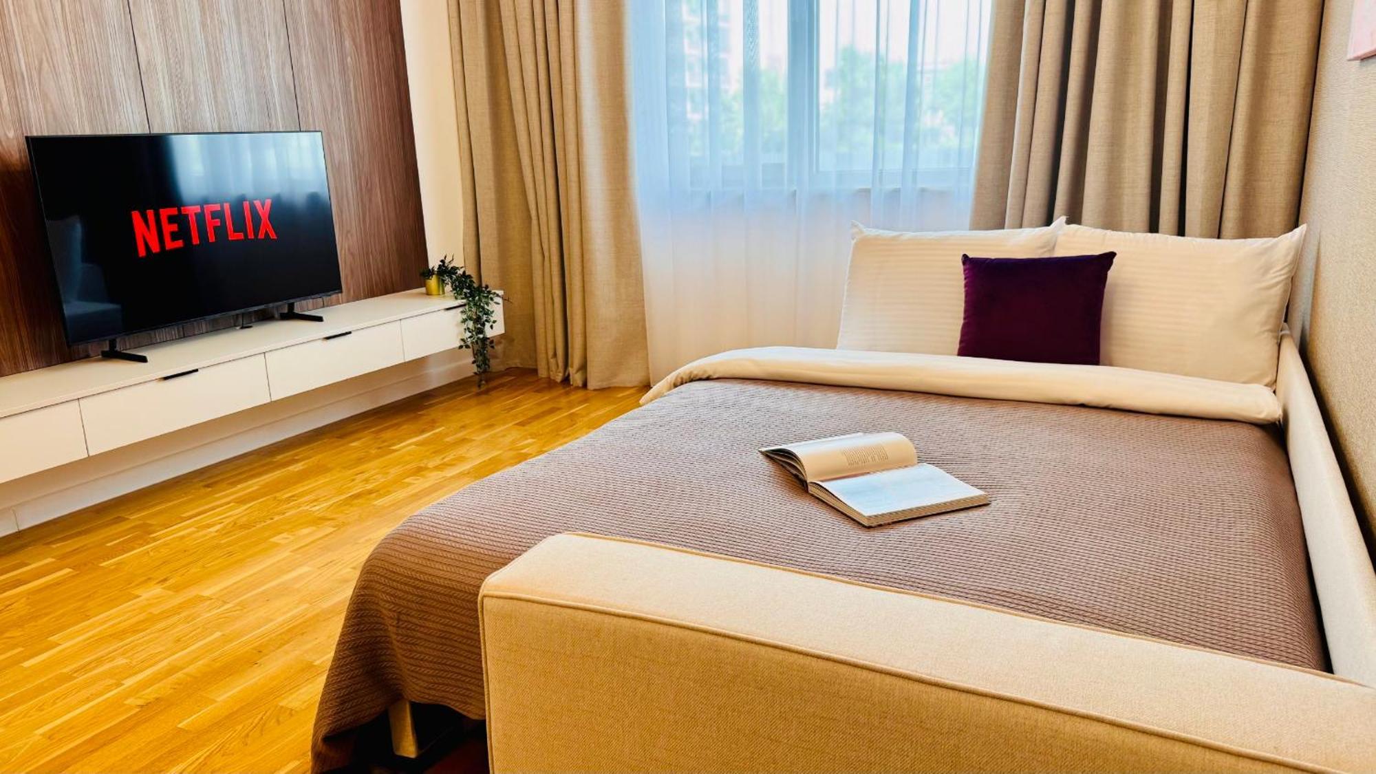 Ultimate Living Experience - Modern & Free Parking Near Romexpo *